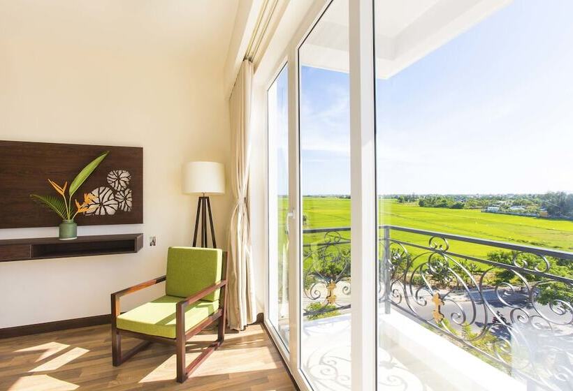 اتاق لوکس سه تخته با چشمانداز, Lasenta Boutique Hotel Hoian