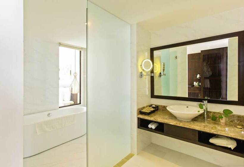 اتاق لوکس سه تخته با چشم‌انداز, Lasenta Boutique Hotel Hoian