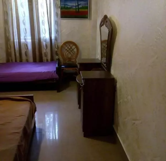 اتاق کلاسیک سه تخته, Mini Hotel On Guramishvili 22