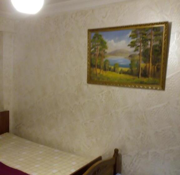 اتاق کلاسیک سه تخته, Mini Hotel On Guramishvili 22