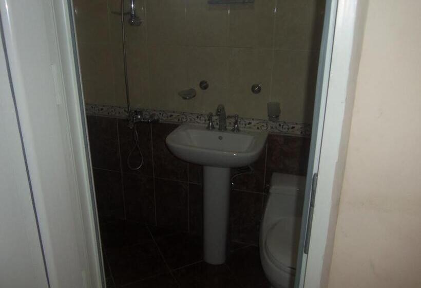 اتاق خانوادگی, Mini Hotel On Guramishvili 22