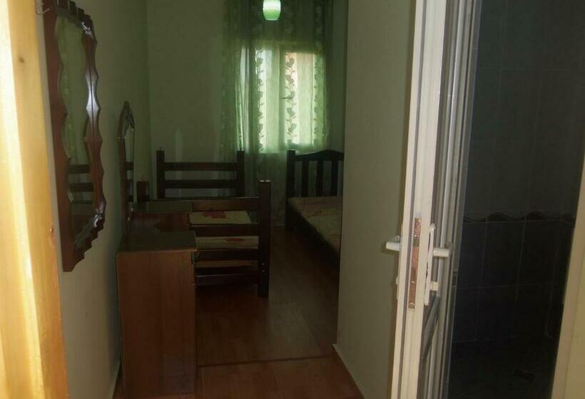 اتاق اکونومی, Mini Hotel On Guramishvili 22