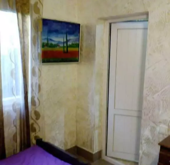 اتاق کلاسیک سه تخته, Mini Hotel On Guramishvili 22