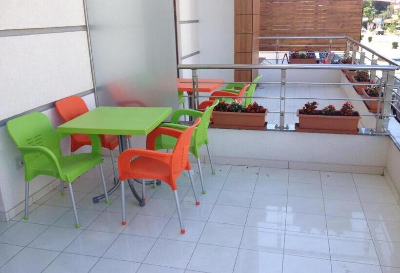 חדר משפחתי, Sunrise Hotel Cameria