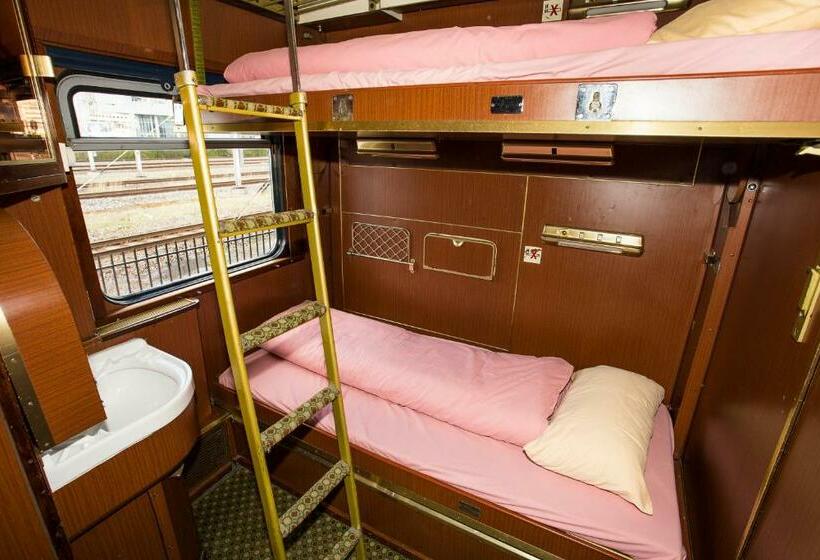 اتاق استاندارد سه تخته با سرویس بهداشتی مشترک, Train Lodge Amsterdam