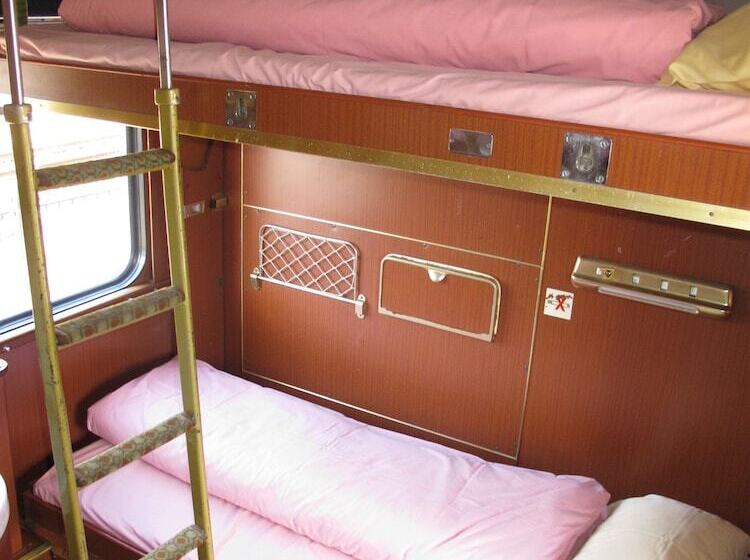 اتاق استاندارد سه تخته با سرویس بهداشتی مشترک, Train Lodge Amsterdam