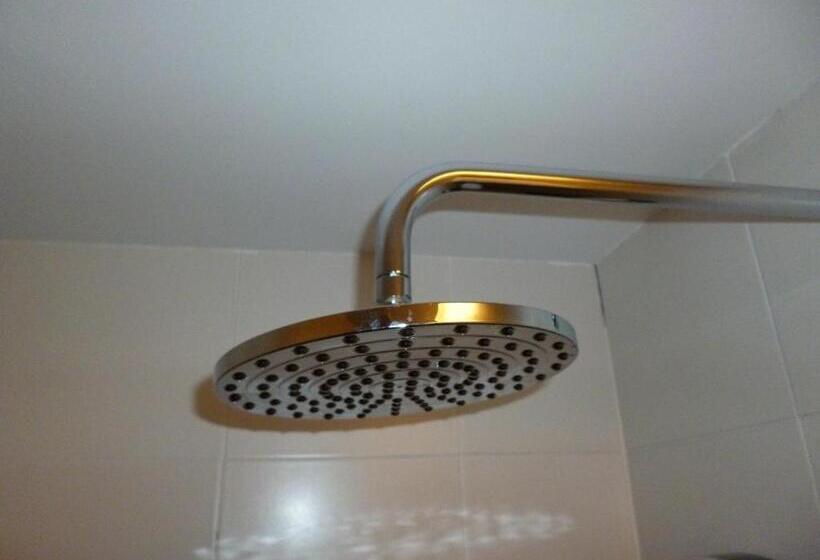 غرفة ديلوكس سرير كينج, 9 Square Hotel   Bangi