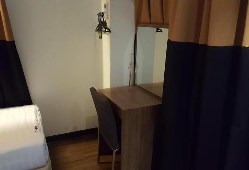 غرفة ديلوكس ثلاثية, 9 Square Hotel   Bangi