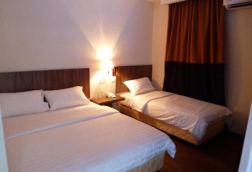 غرفة ديلوكس ثلاثية, 9 Square Hotel   Bangi