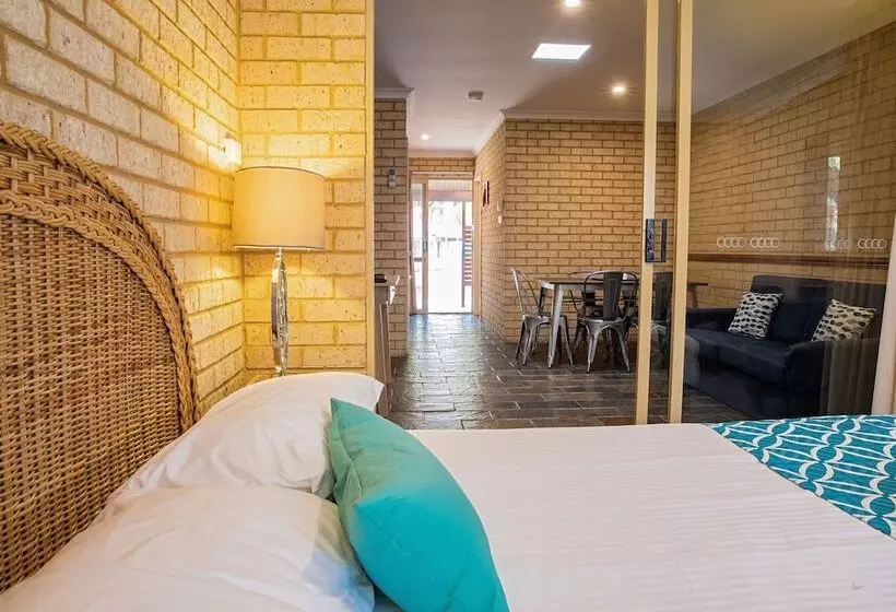 Villa 1 Makuuhuone, Busselton Villas And Glamping Village