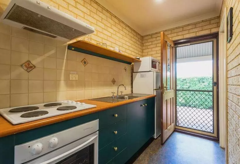 Villa 1 Makuuhuone, Busselton Villas And Glamping Village