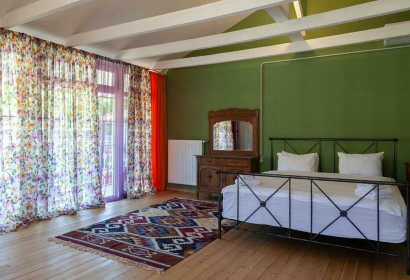 اتاق استاندارد, Chateau Mere