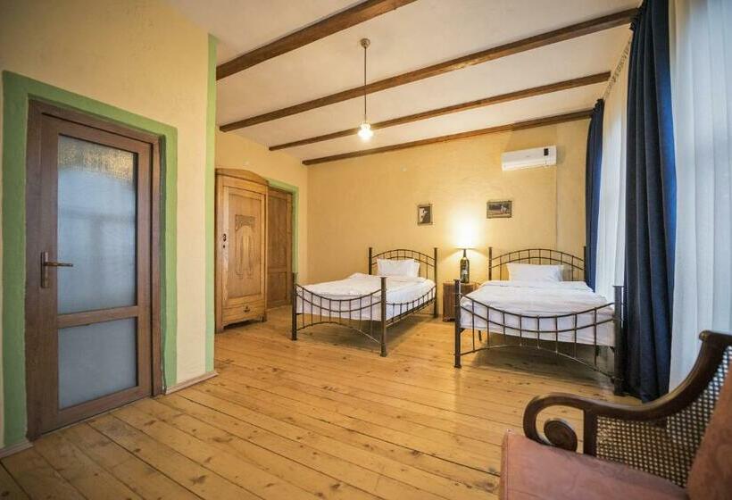 اتاق استاندارد, Chateau Mere