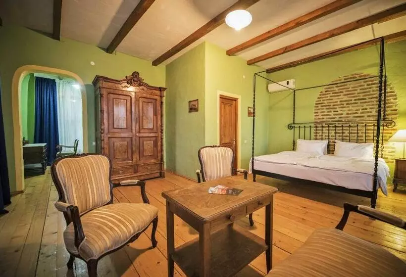 سوییت جونیور, Chateau Mere