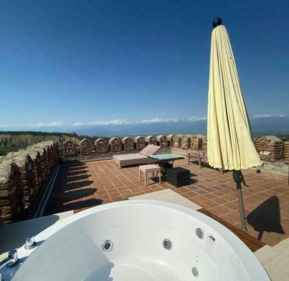 سوییت جونیور با بالکن, Chateau Mere