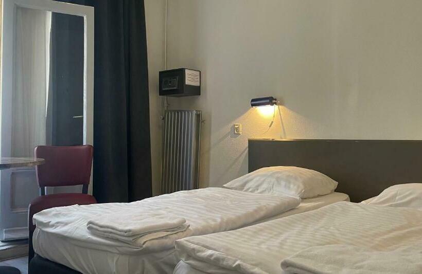 غرفة ديلوكس ثلاثية, City