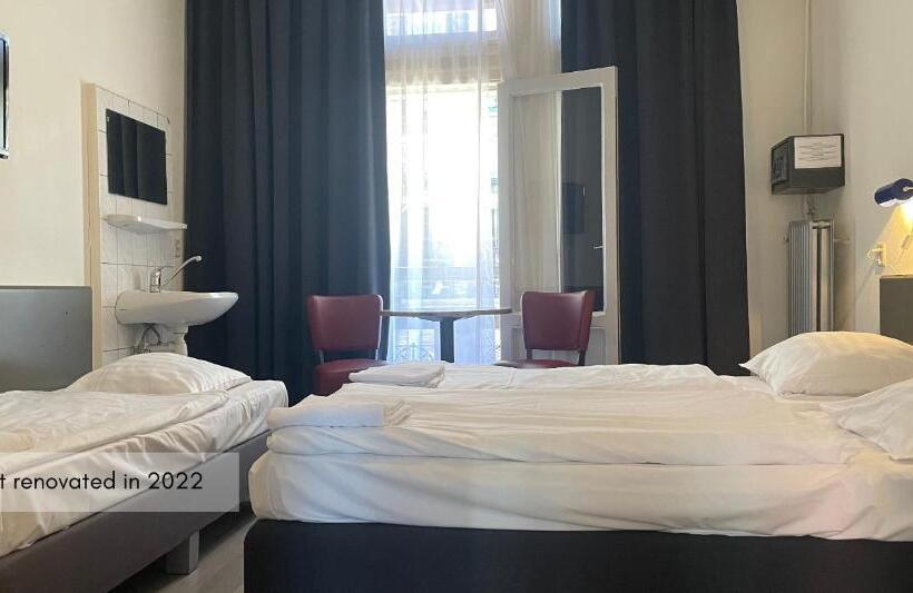 غرفة ديلوكس ثلاثية, City