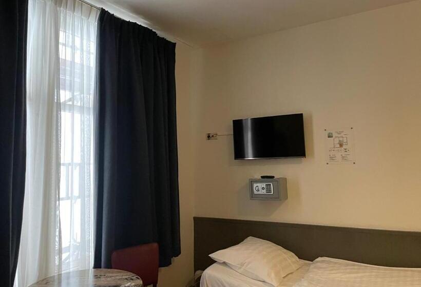 Quarto Estandar Banheiro Compartilhado, City