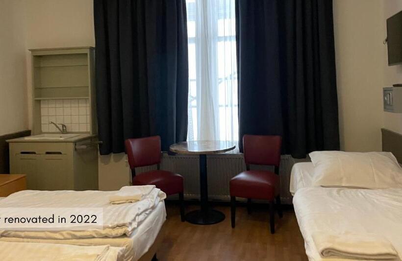 غرفة قياسية حمام مشترك, City