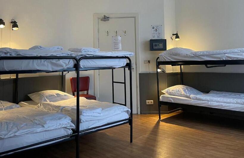 Quarto Estandar Banheiro Compartilhado, City