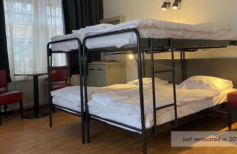 غرفة قياسية حمام مشترك, City