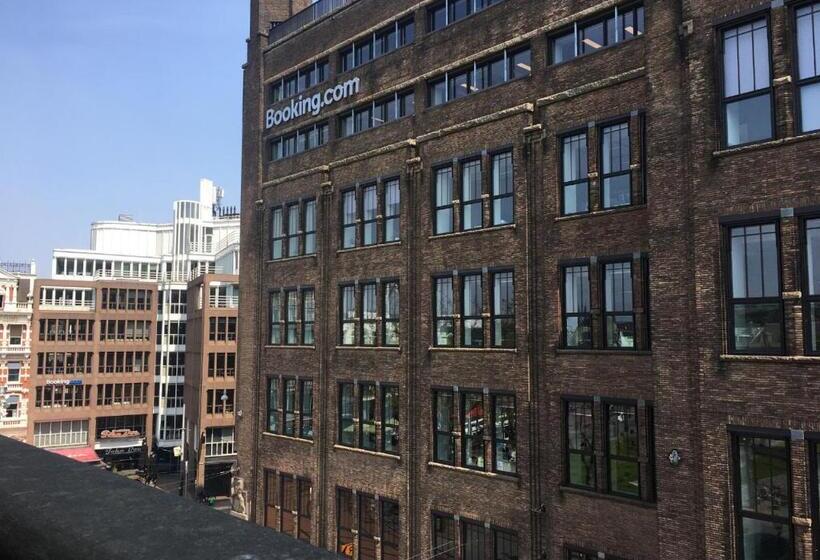 غرفة قياسية ثلاثية, City