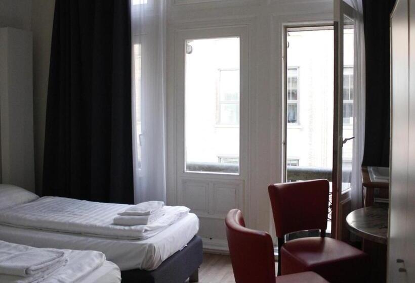 غرفة قياسية ثلاثية, City