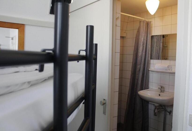 غرفة عائلية, City