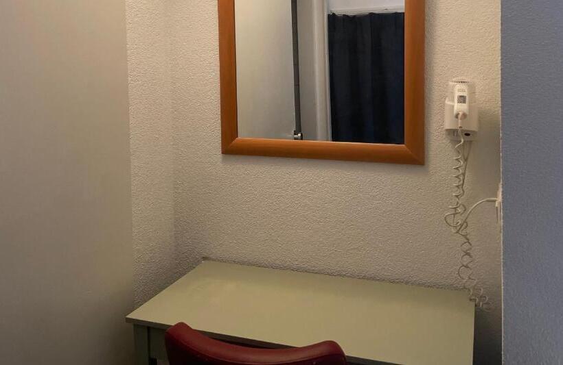 غرفة عائلية, City