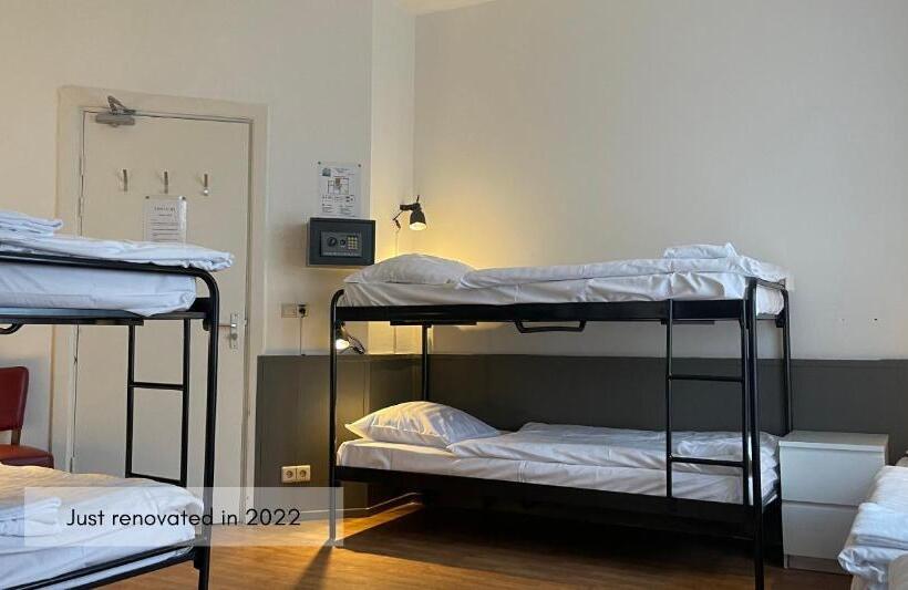 Quarto Estandar Banheiro Compartilhado, City