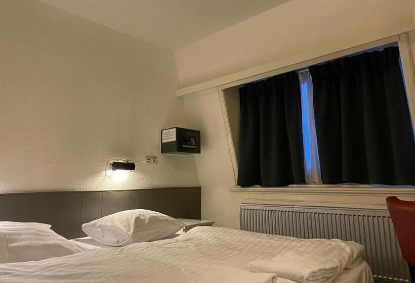 غرفة قياسية, City