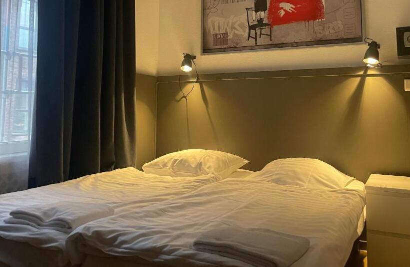 غرفة قياسية, City