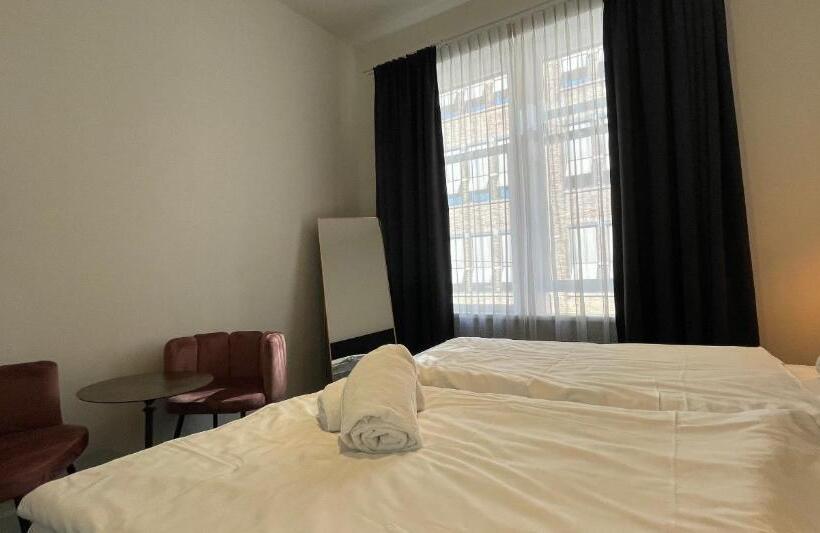 غرفة ديلوكس, City