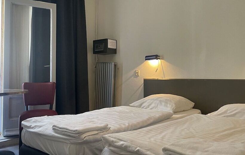 غرفة ديلوكس ثلاثية, City