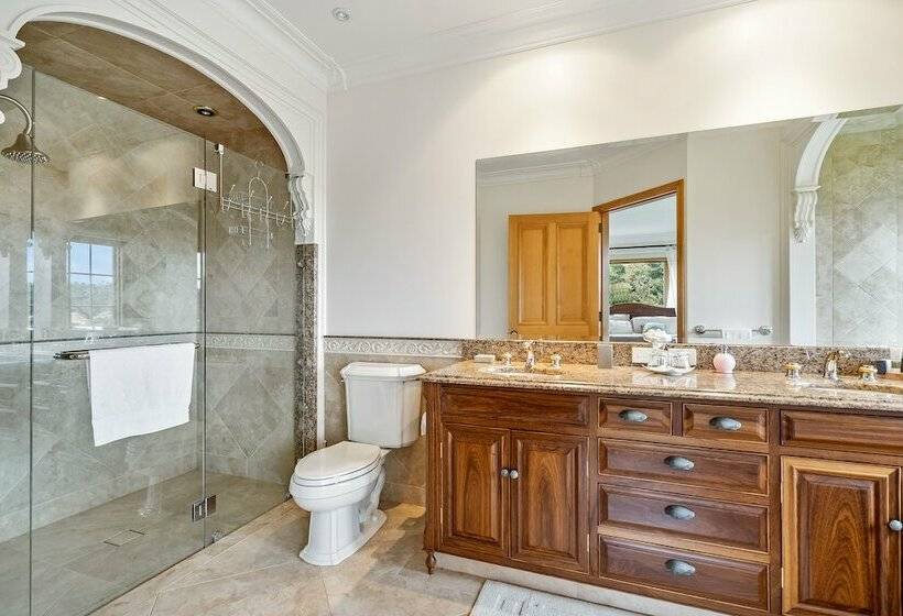 Люкс Премиум, Matauwhi Bay Manor