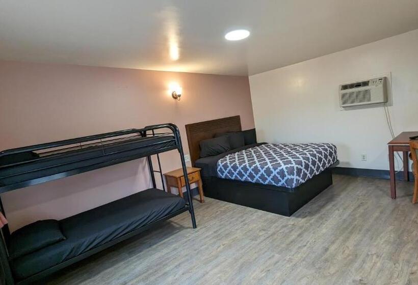 Quarto Familiar, Portland Value Inn