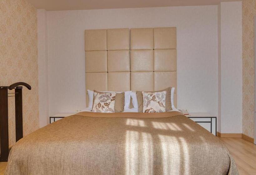 سوییت جونیور, Savaneti Eco