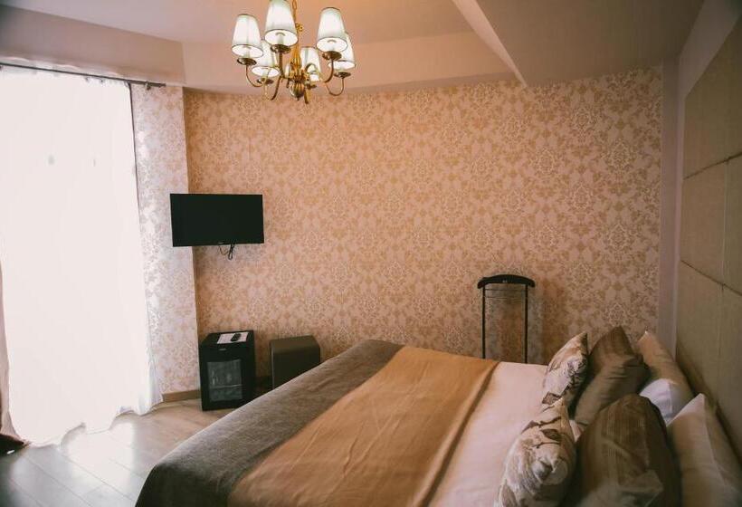 سوییت جونیور, Savaneti Eco