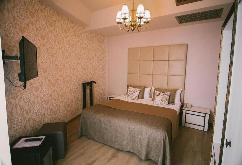 سوییت جونیور, Savaneti Eco