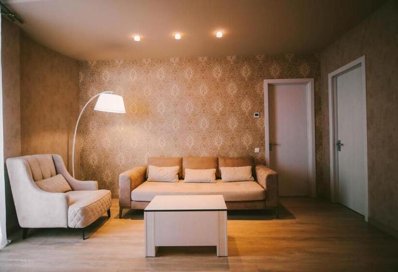 سوییت جونیور, Savaneti Eco