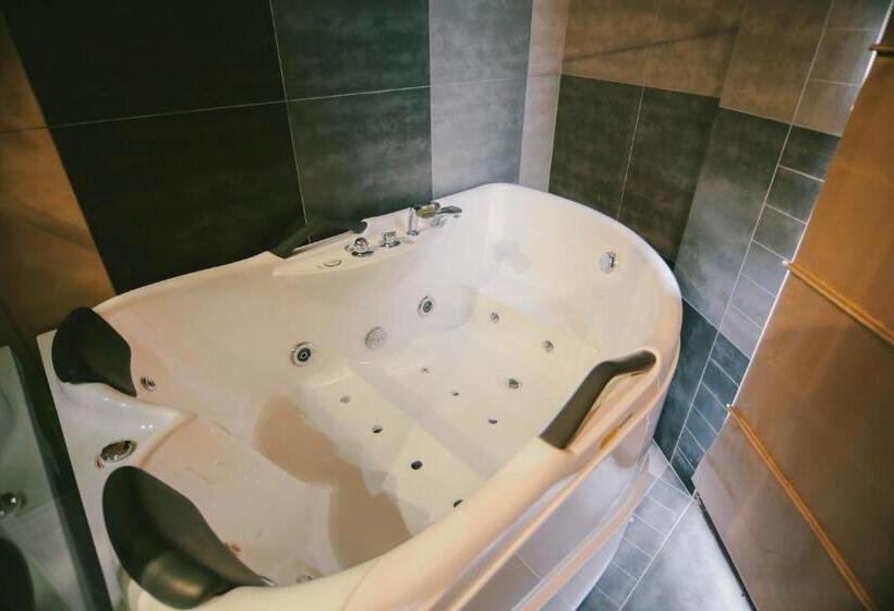 سوییت جونیور, Savaneti Eco