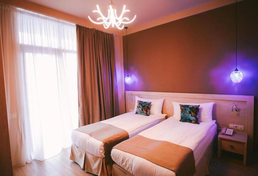 سوئیت جونیور با چشمانداز کوهستان, Savaneti Eco