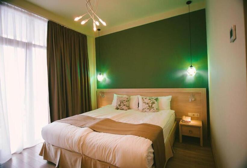 سوئیت جونیور با چشمانداز کوهستان, Savaneti Eco