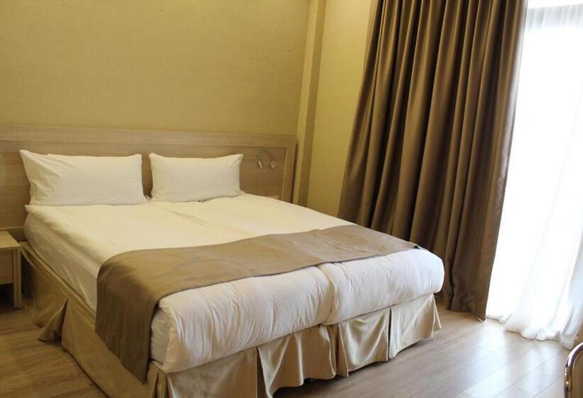 سوئیت جونیور با چشمانداز کوهستان, Savaneti Eco