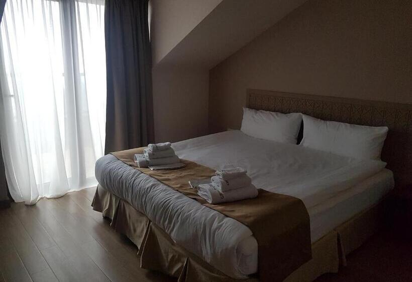 سوئیت جونیور با چشمانداز کوهستان, Savaneti Eco