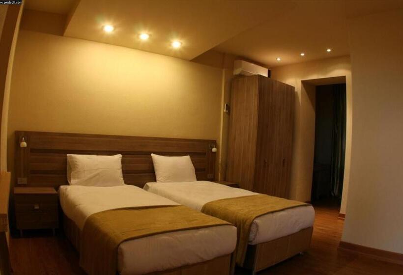 سوئیت جونیور با چشمانداز کوهستان, Savaneti Eco