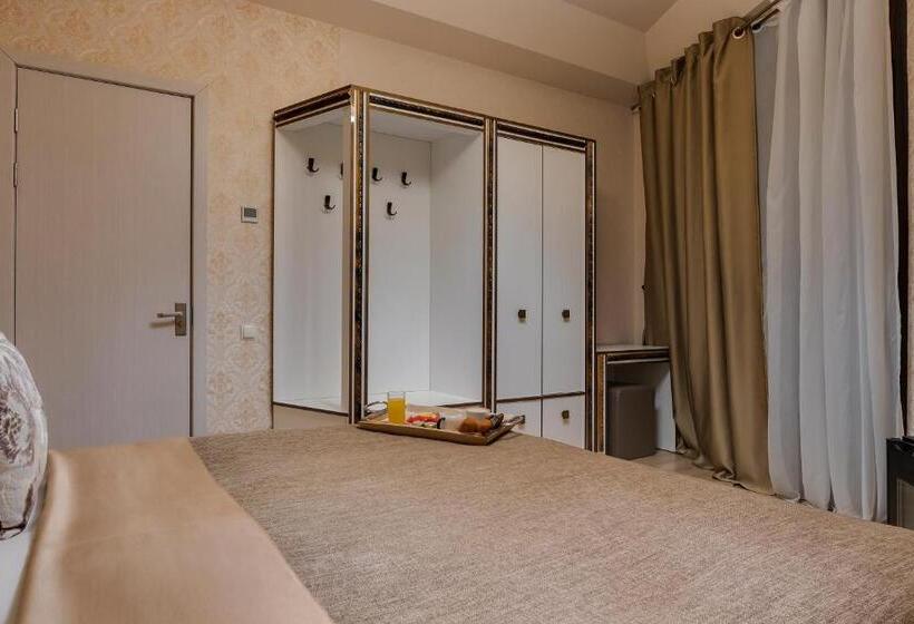 سوییت جونیور, Savaneti Eco