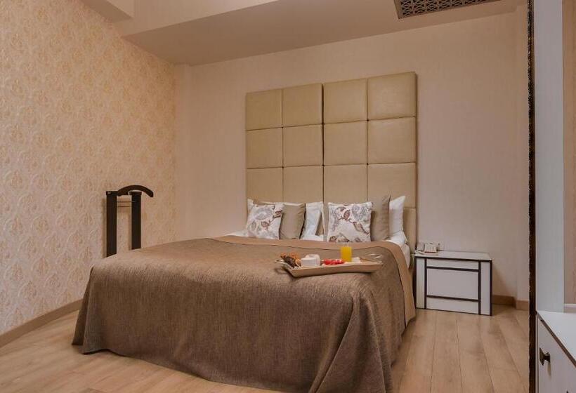 سوییت جونیور, Savaneti Eco