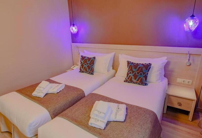 اتاق استاندارد با بالکن, Savaneti Eco