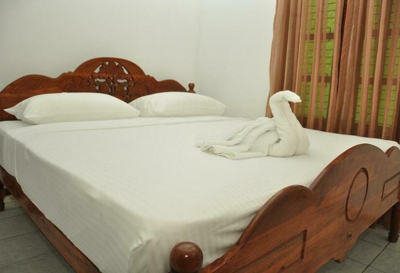 バルコニー付きデラックスルーム, Sujatha Tourist Rest